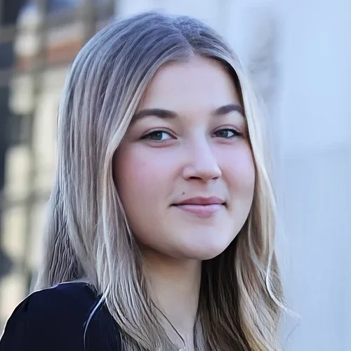 Headshot of Sophie Shumilov