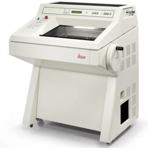 LeicaCM3050
