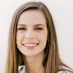 Headshot of Isabel Day
