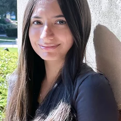 Headshot of Andrea Sarabia